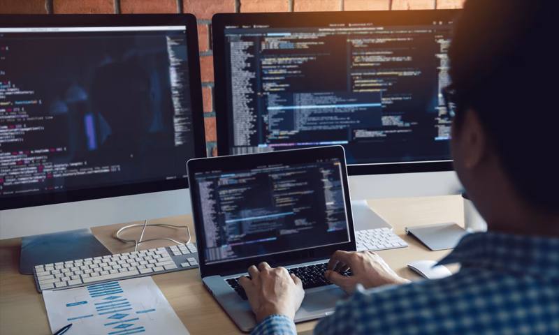 数据科学选型：R与Python如何赋能安定区网站建设？